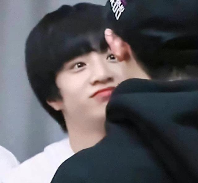 刘耀文|刘耀文回复粉丝评论暴露属性——“狂拽男高”竟喜欢甜妹