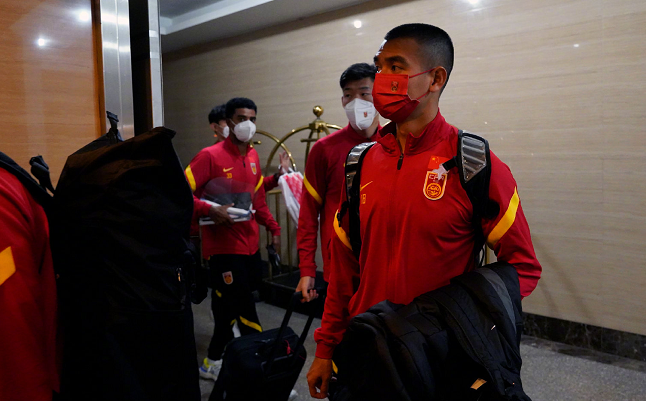 巩汉林|巩汉林称足球队收入高还丢脸，董路：春晚演小品能挣脸？