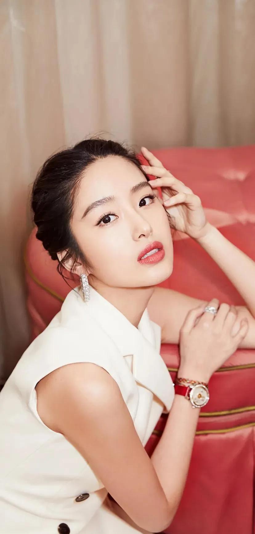 杨采钰|新晋明星杨采钰