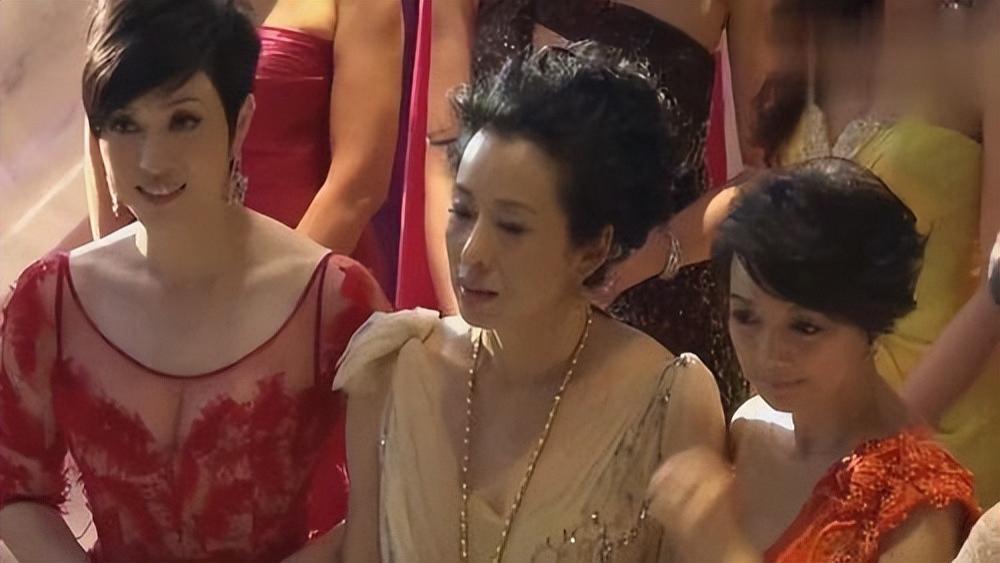 朱玲玲|朱玲玲再婚领证或断掉后路，继子不待见，亲儿子也可能不会照顾她