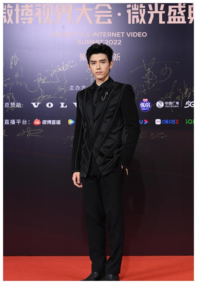 肖战|视后殷桃镇场,两85花领衔,顶流肖战压阵,年度最盛大红毯来袭