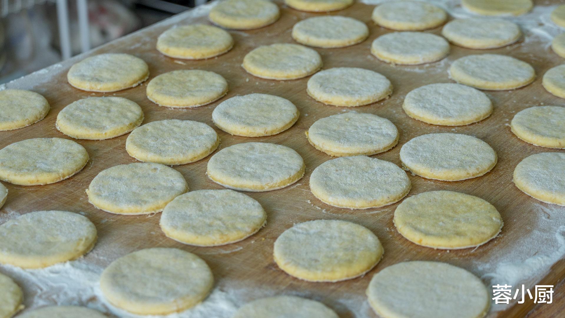 脑梗塞|中老年人“养骨”,别只懂喝骨汤,建议多吃4物,腿脚有劲精神好