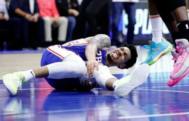 丹尼·格林|惨烈！NBA又一冠军前锋重伤，或休战一整年，恐断送千万合同