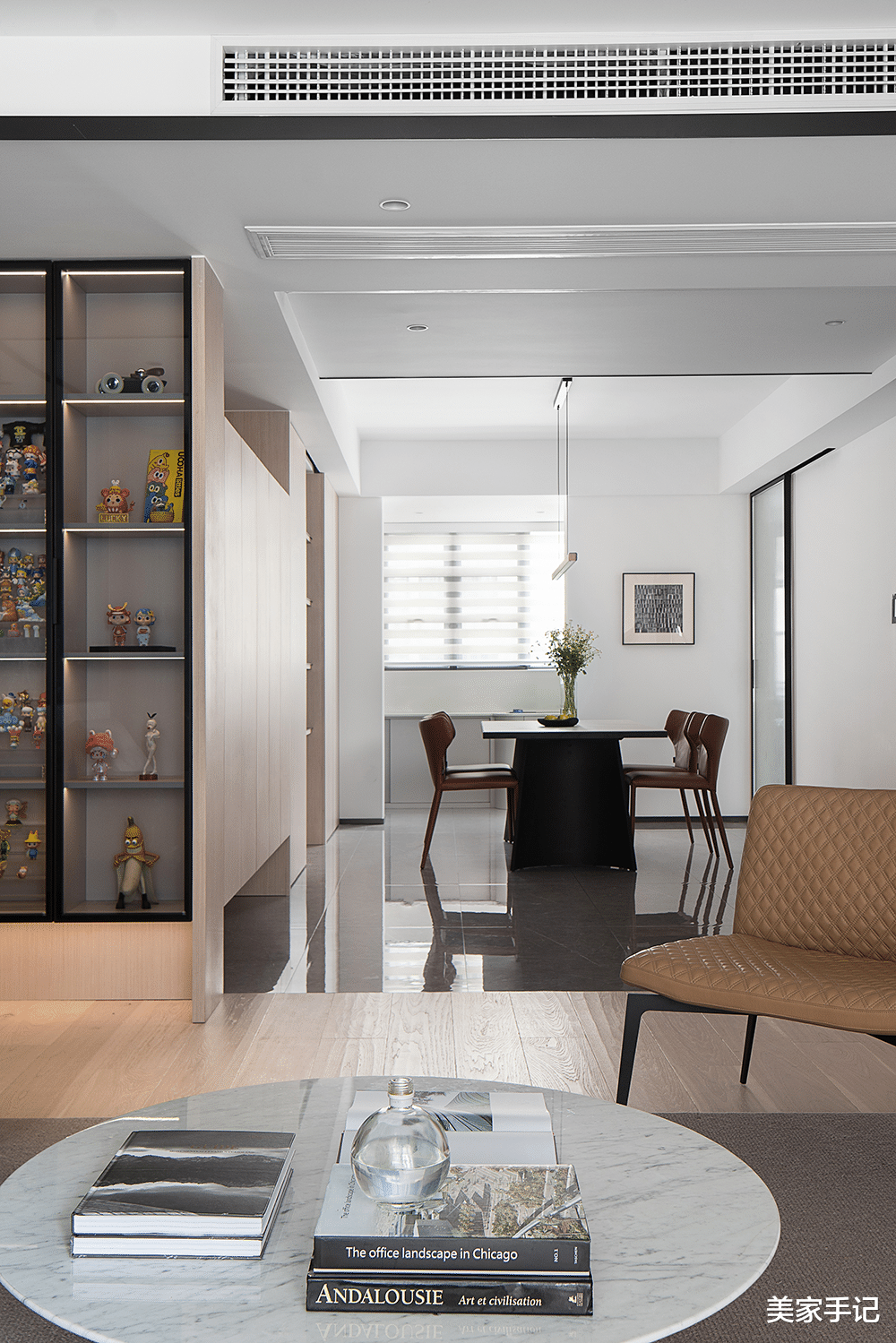 坚持极简主义的浙江夫妇,把家装修得一尘不染,透着骨子里的高级