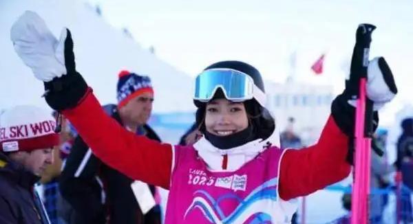 谷爱凌|谷爱凌回美晨跑，晒美照意外暴露“豪宅”，珠宝首饰价值不菲