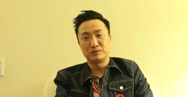 郑中基|喝酒闹事的明星，郑中基机舱打架，曹格向身边人挥拳