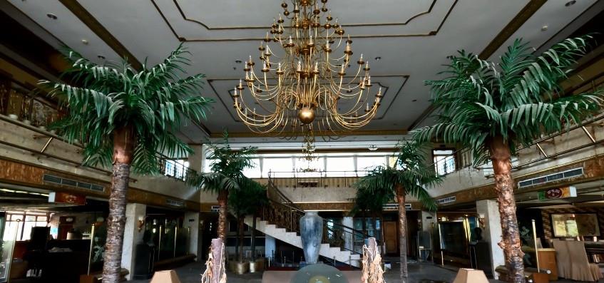 上海废弃的度假村，建筑气势恢弘装修富丽堂皇，内部完好无损