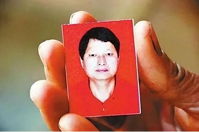 2014年吴伟青案:好心扶摔倒老人反遭索赔20万,跳水自尽以证清白