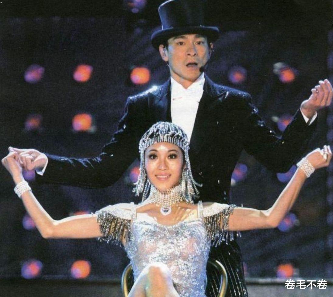 刘德华|她陪了刘德华25年,41岁仍未婚,眼睁睁看着他娶了别人