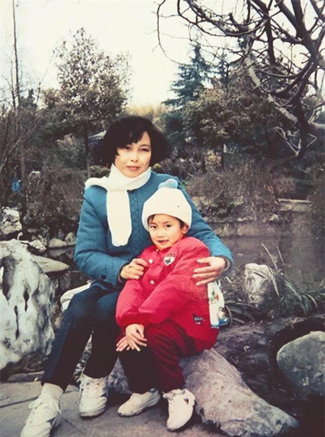 刘婷|17年前，背母上大学的刘霆，29岁时变性成女人，如今过得怎么样了