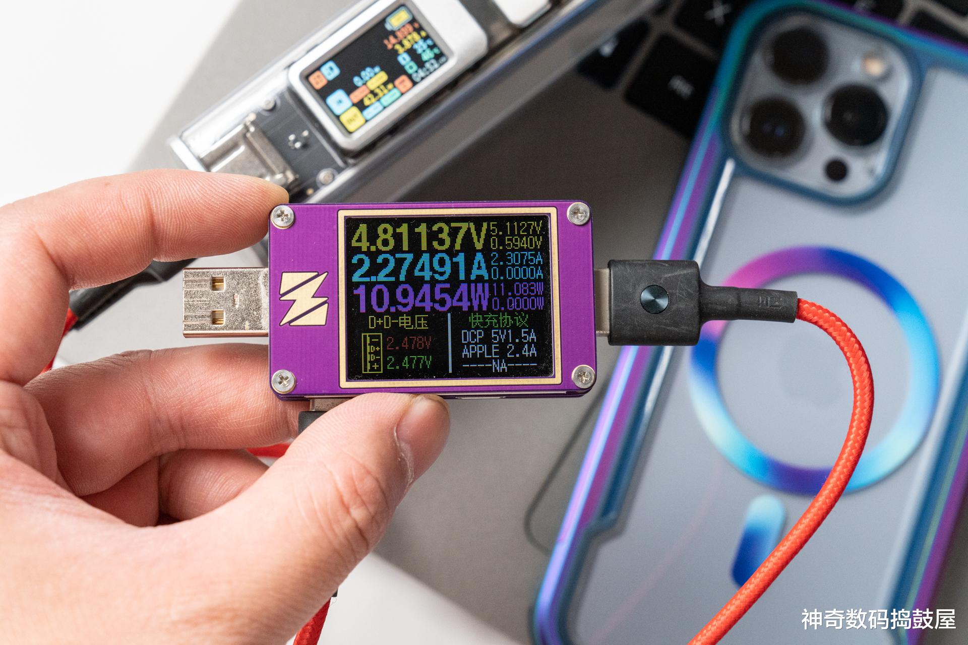 移动电源|延续赛博朋克透明美学，探索新元素：闪极130W 银翼探索版 移动电源