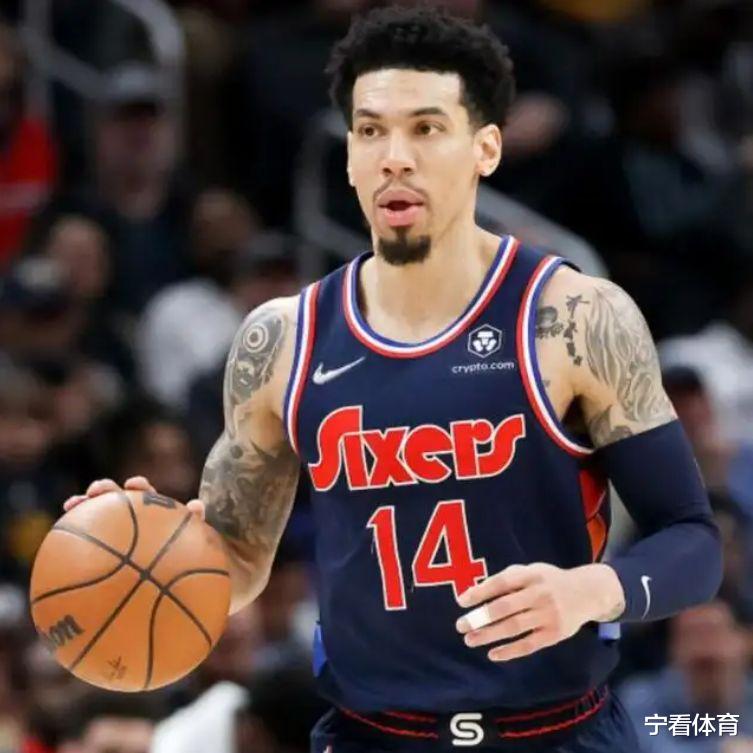 丹尼·格林|下赛季报销，丹尼格林要自费养伤，回归或退役该做选择
