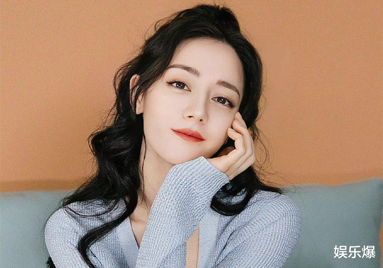 迪丽热巴|同是90花，杨紫新剧搭秀人被指走下坡路，迪丽热巴演正剧有望反超