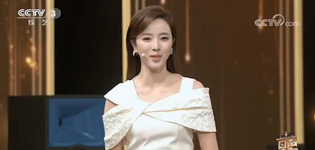 李思思|李思思：“消失”半年终返岗，正式回归综艺频道主持《回声嘹亮》