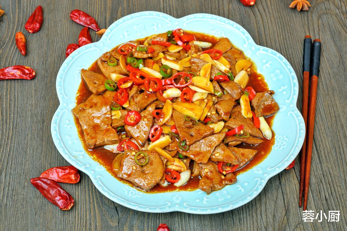 爱美的女人，建议多吃“4红3黑2绿”，含铁量高，春季常吃气色好