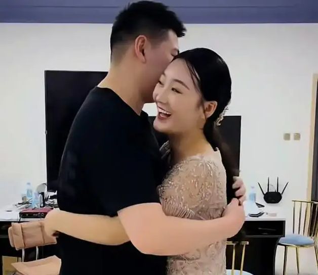 |大衣哥新儿媳首度发文,否认怀孕不会辞去工作,不打算直播当网红