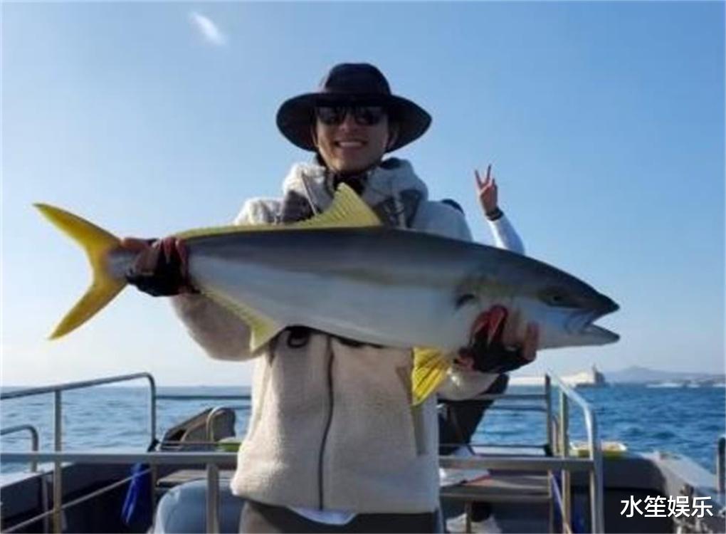 孔刘|孔刘近况曝光,钓到大鱼后放生,男神的快乐很简单