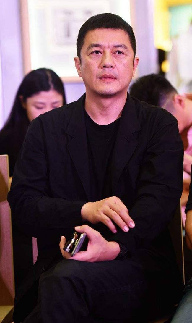 李亚鹏|当爱已成往事：李亚鹏承认再婚，娶小19岁彝族姑娘，离婚已经八年