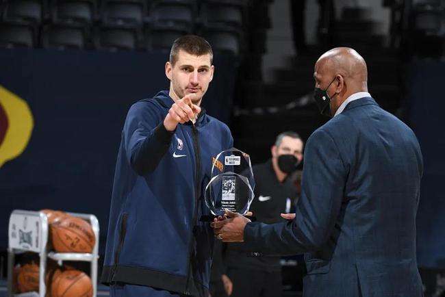 约基奇|好消息！约基奇卫冕MVP，或将签5年2.6亿美金大合同，羡煞旁人