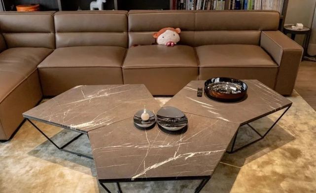 再买房,我一定学她家沙发不靠墙,往前挪0。5米,完工反而实用