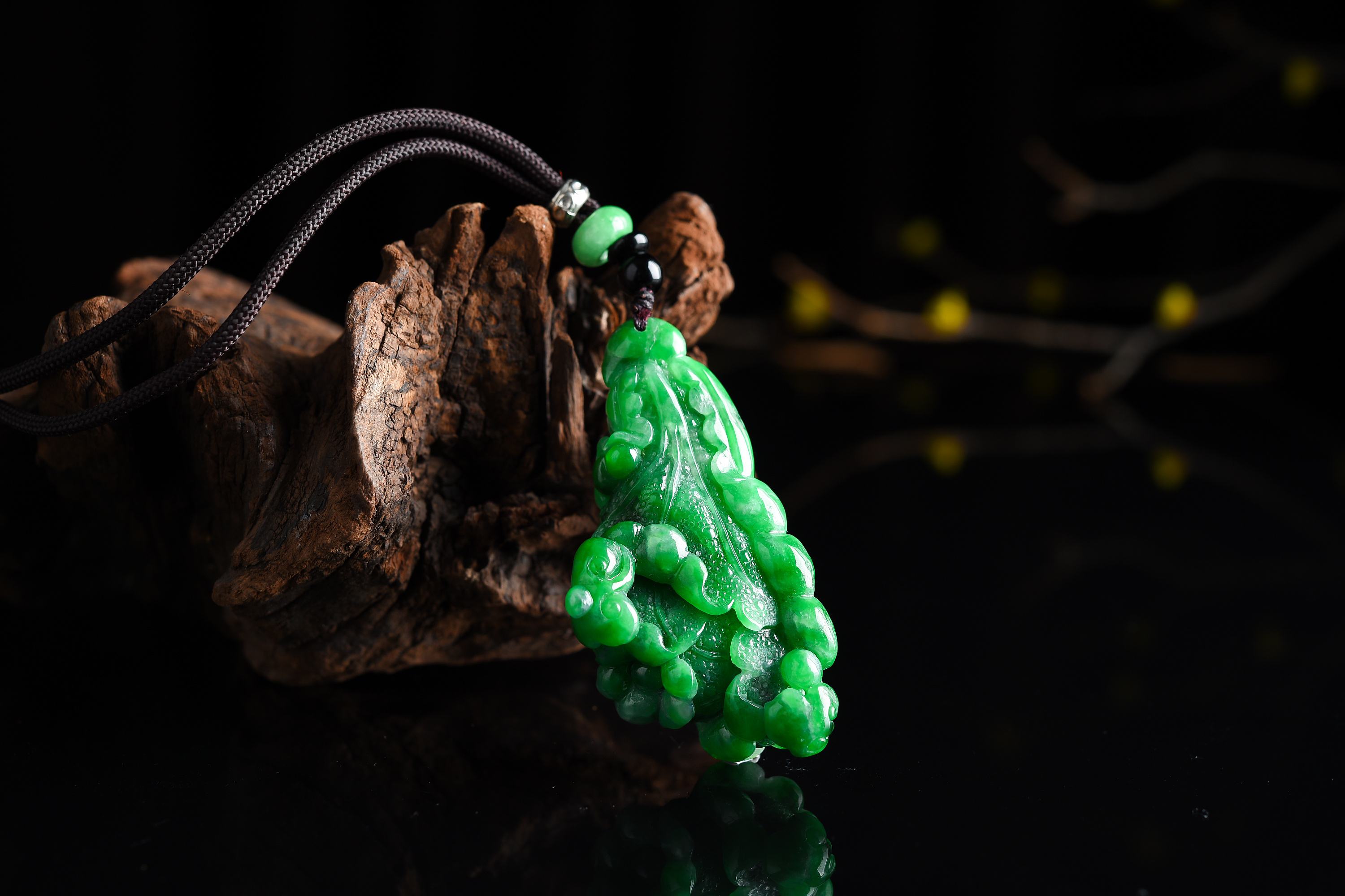 翡翠|翡翠适合普通人投资吗?翡翠有升值空间吗?