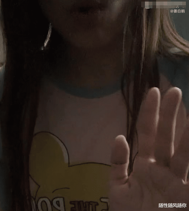 |演员姜白鹤自曝被侵犯,吃9粒药物控制情绪,诉求别再造谣了