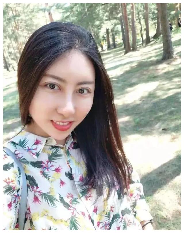 第二个贾浅浅！水均益29岁女儿当央视记者，前凸后翘女人味十足