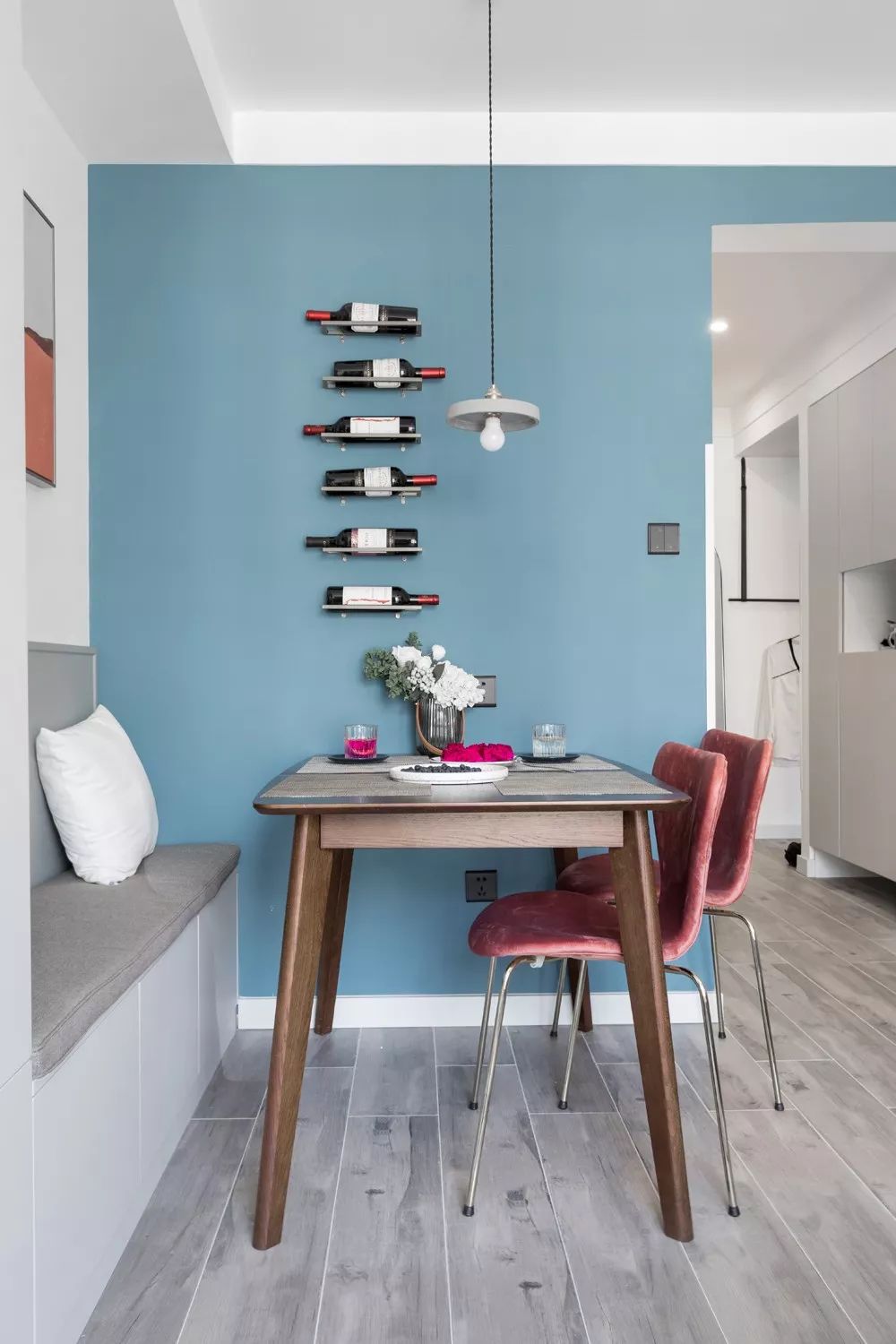 52平小户型,改造成了两居室,外加一个衣帽间,超有格调!