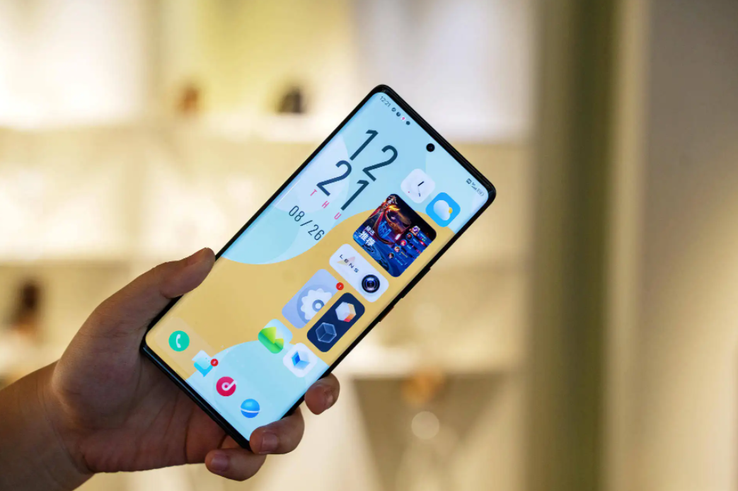 飞利浦·斯塔克|vivo开始发力，2K分辨率三星屏+120W闪充，高端旗舰跌至3499元