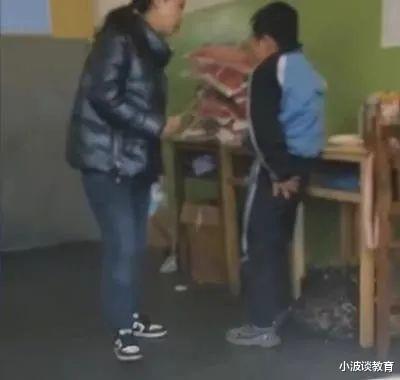 教师|河北：一教师拿棍子抽打学生，处理结果大快人心，网友：干得漂亮