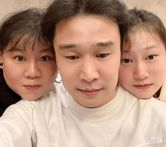 沈佳润|小沈阳晒父女合照过节,沈佳润着露脐装腰部被爸爸打码,身高抢镜