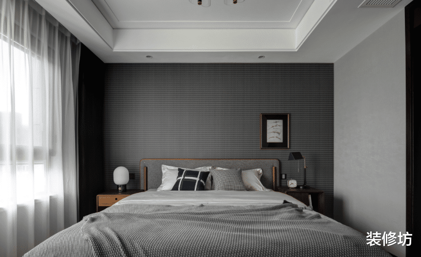 深色同样很优雅，耐看又精致，给人以舒适的生活体验