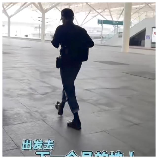 刘德华|刘德华坐高铁好兴奋！激动自拍跟家人分享，还对自己全身狂喷酒精