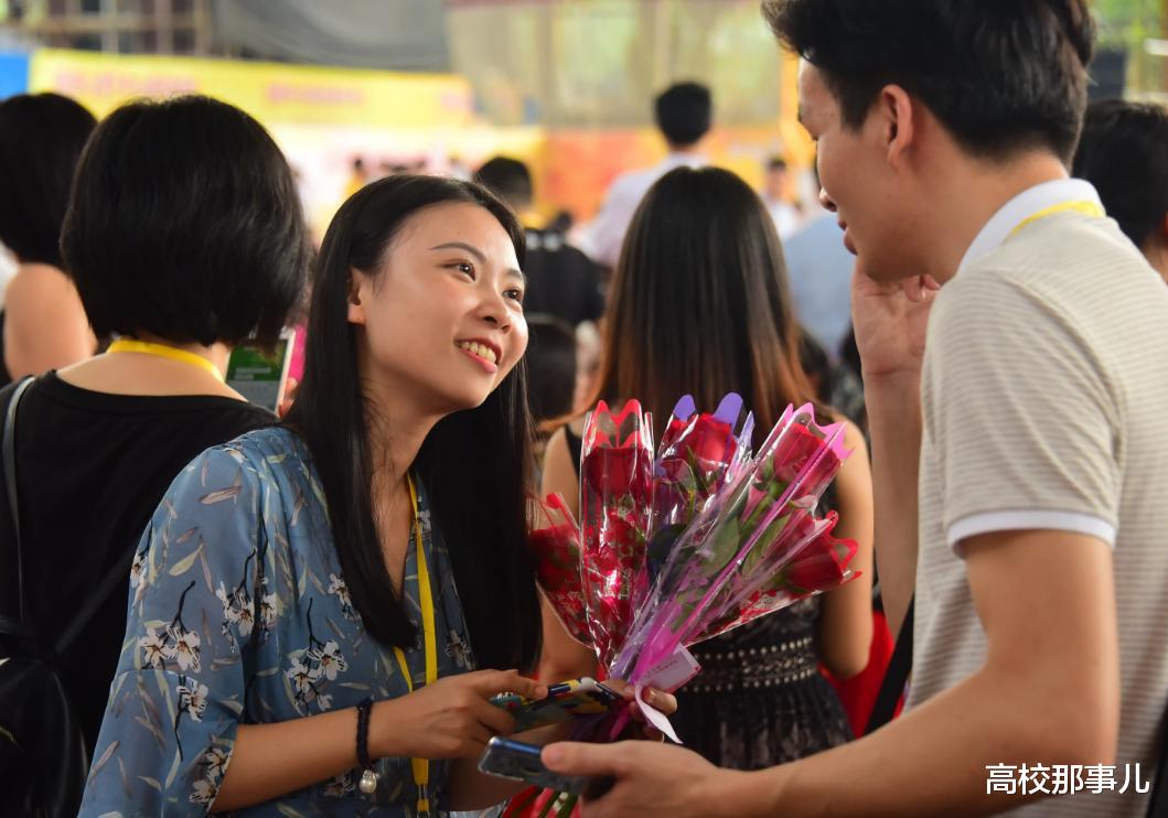 医生|丈母娘眼中“理想女婿职业”排名,男老师垫底,榜首令人心驰神往