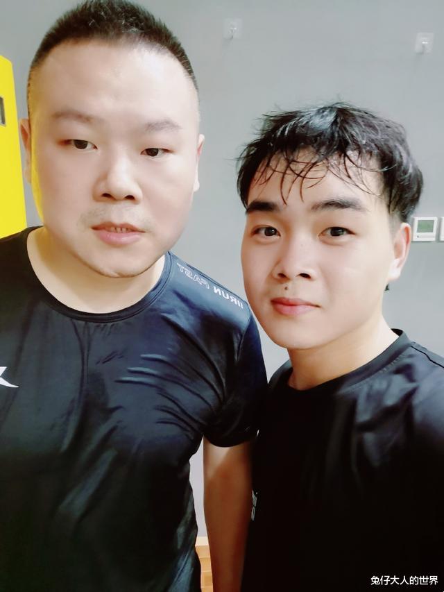 尚筱菊|为给师爷郭德纲庆生,尚筱菊截取合影发布,刘德华老秦被“删除”