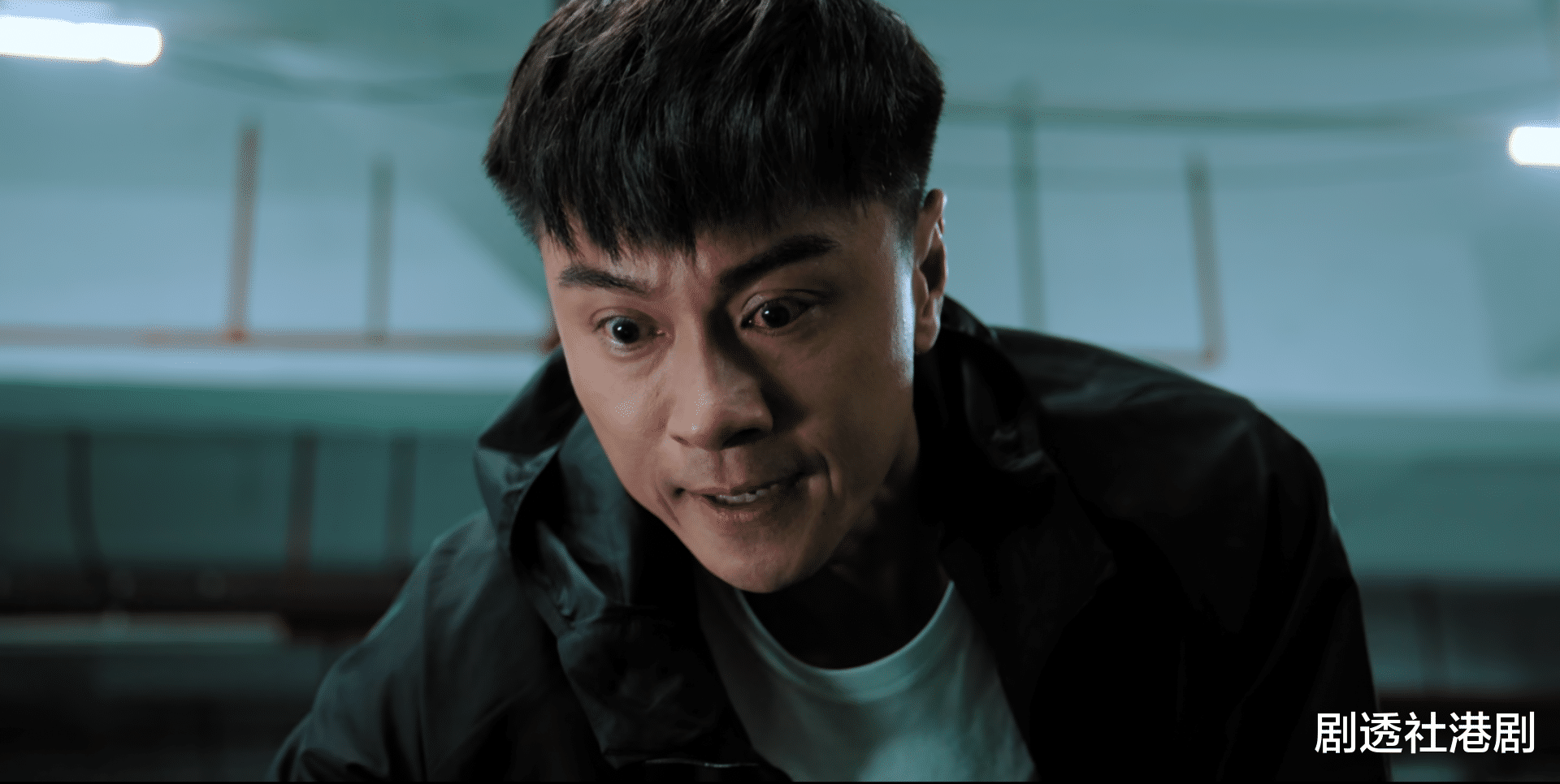 林峰|林峯与梁竞徽梦回《使徒行者》，新港剧开播，开局就飙车