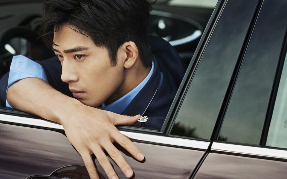 井柏然|井柏然出生被丢弃,奶奶把他养大,成名后父母跑来让他给钱买房