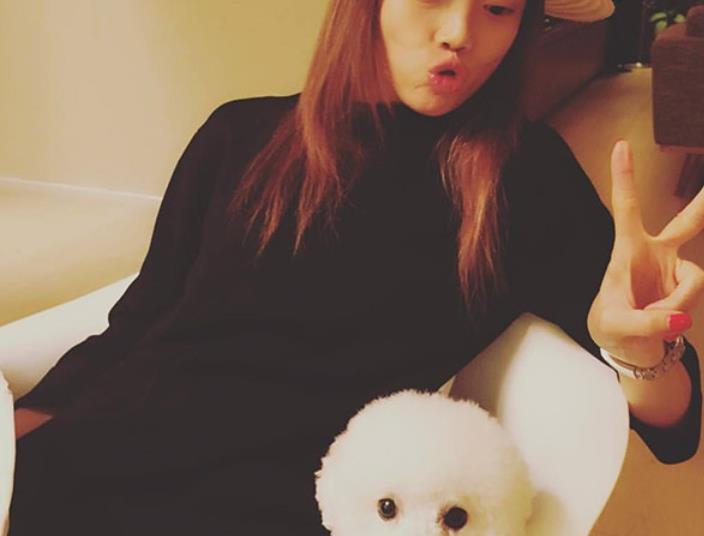 参观容祖儿在香港的豪宅，住着几十平的小蜗居，生活压力太大了