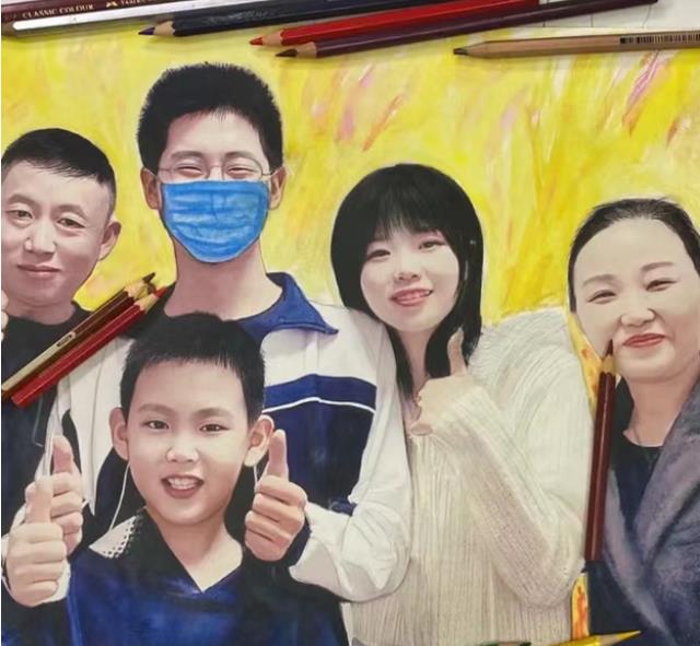孙卓妈妈感谢网友手绘全家福,整张画惟妙惟肖,一个细节让人感动