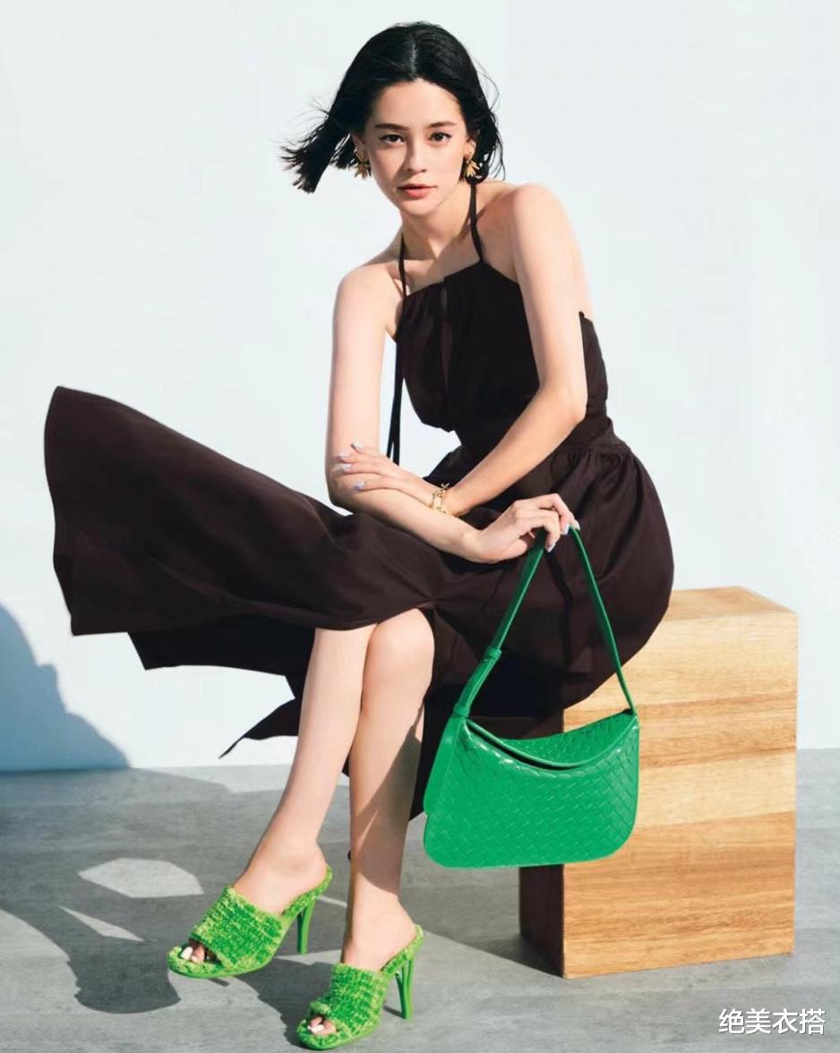 一身大牌包?俗气!聪明女人的“包包时尚经”,堪称穿搭教科书