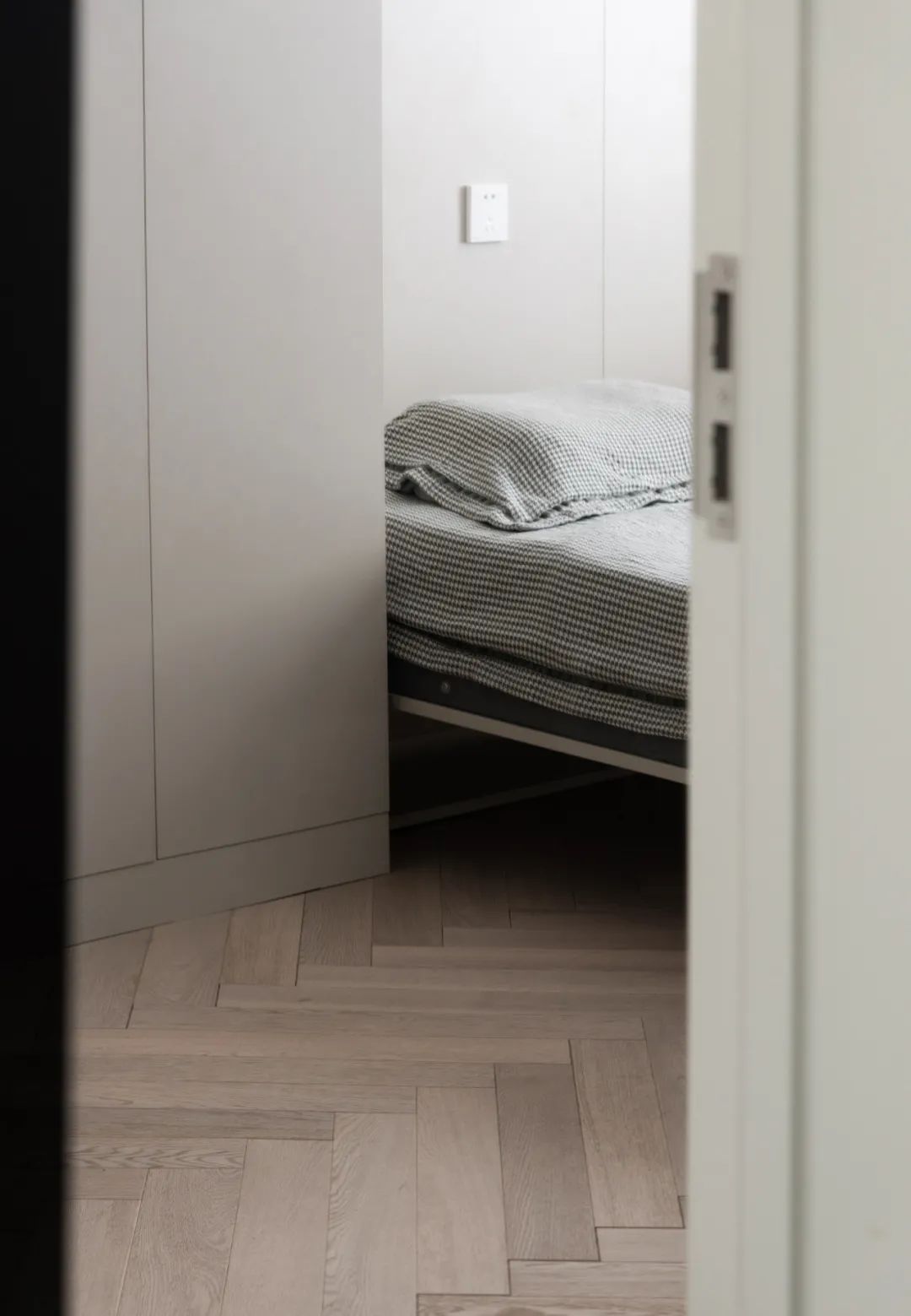 100㎡老房改造—黑白灰也温暖!