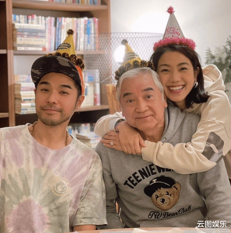 姜大卫|姜大卫夫妇与秦沛女儿聚会,36岁侄女长相甜美,嘟嘴卖萌太可爱