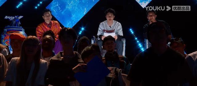 街舞|创意性街舞再度出圈,王一博激动到拍大腿,泪点与燃点并存