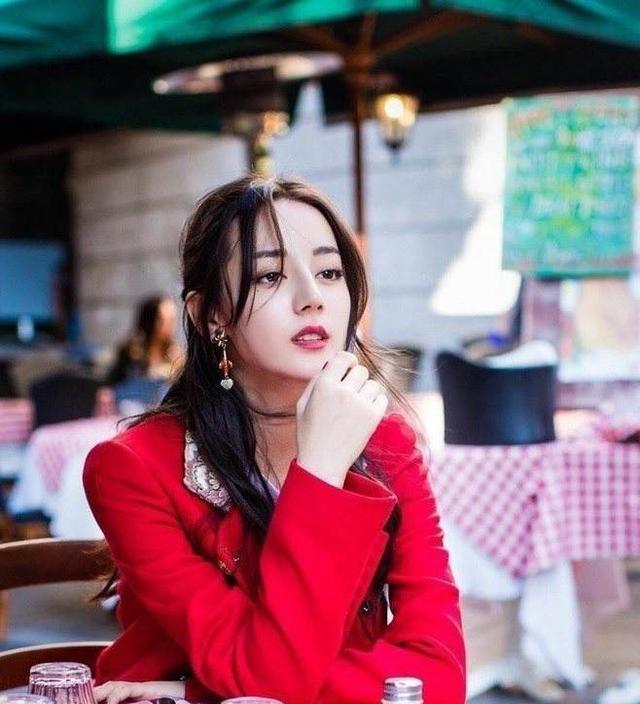 热巴因“体毛旺盛”登上热搜,做核酸被跟拍,女明星隐私何在?