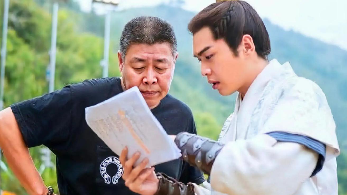 张若昀|张若昀父亲败诉！借钱不还需赔2065万，儿子吃路边摊不受影响