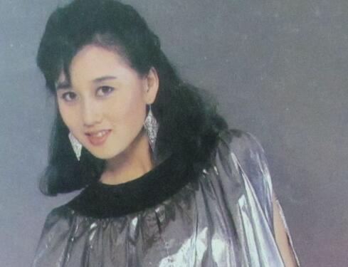 利智|万人迷利智：迷倒赌王拒绝成龙，李连杰宠她二十多年