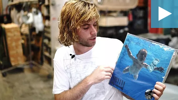 涅槃乐队|美国男宝宝裸体被用作专辑封面,30年后他怒告:大家都看过我丁丁