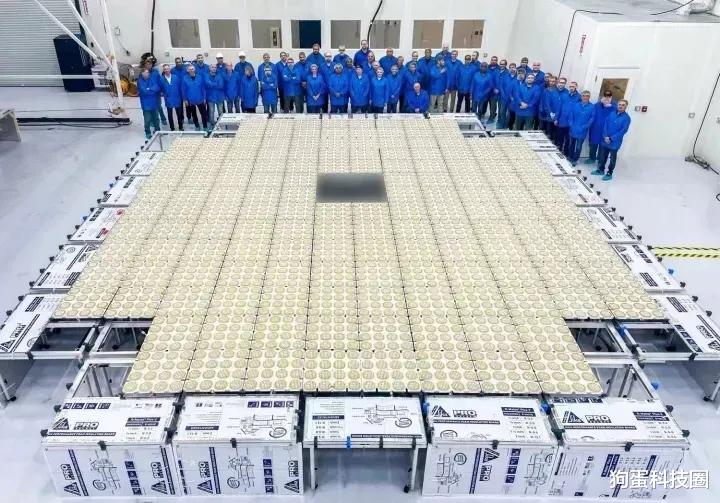 爱奇艺|马斯克的星链2.0样机出来了，提供全球互联网只是幌子，目的是监控