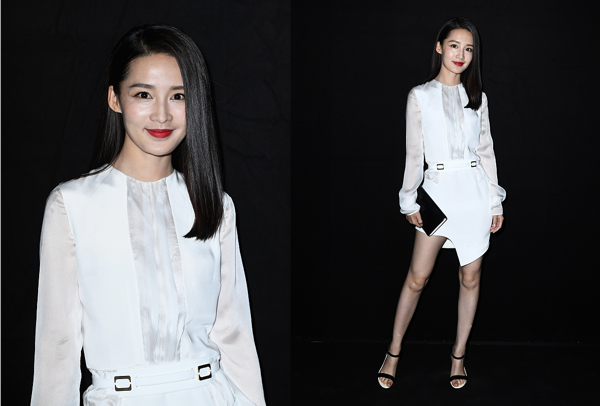 穿衣搭配|李沁笑起来真的很甜,穿着镂空白裙简约清纯,真像个“小姑娘”