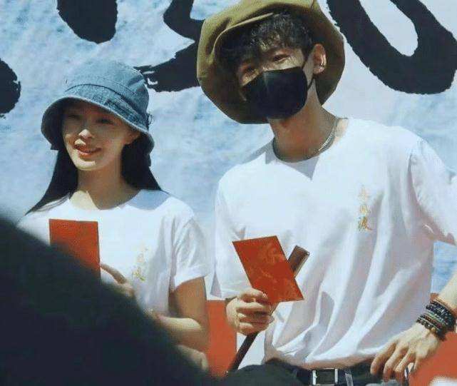 宋轶|宋轶与白敬亭恋情后续!亲妈手滑点赞准女婿,网传双方见过父母